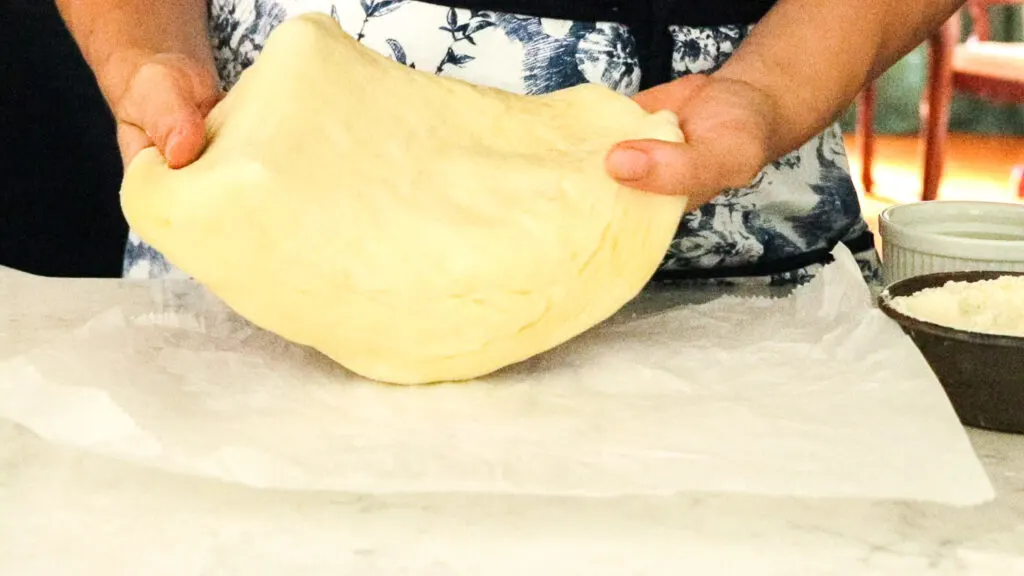 How to Knead Pizza Dough: Mastering the Technique of Kneading Dough